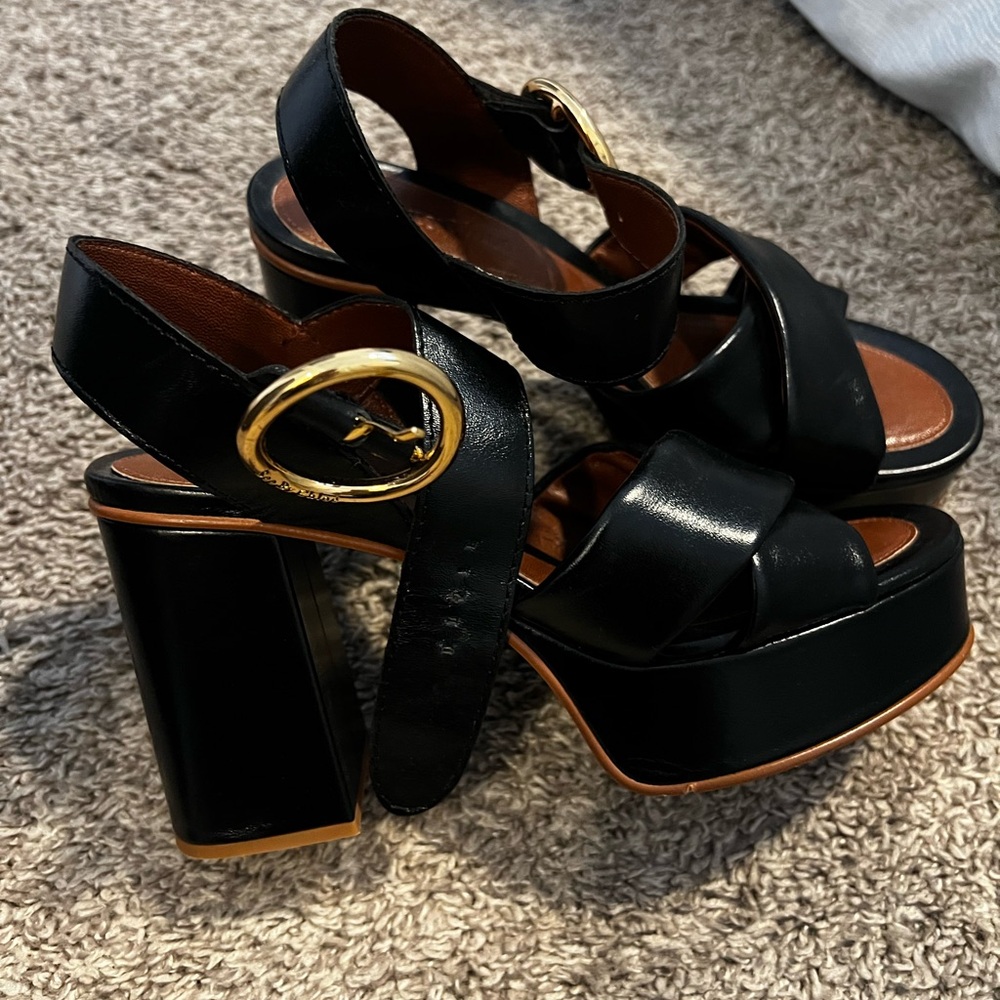 Beautiful sandals worn only once
See by Chloe